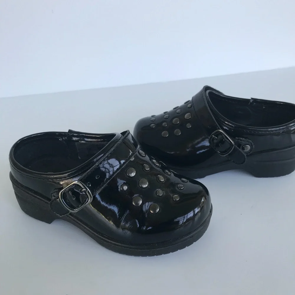 Coco black clogs girls size 8